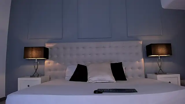 Snapshot of KellyRooss chatting on 11-22-25, 12:15 KellyRooss online show from 11-22-25, 12:15