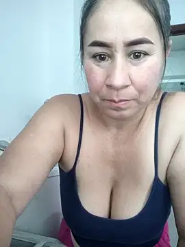 Snapshot of Nala1986 chatting on 09-20-25, 01:23 Nala1986 online show from 09-20-25, 01:23