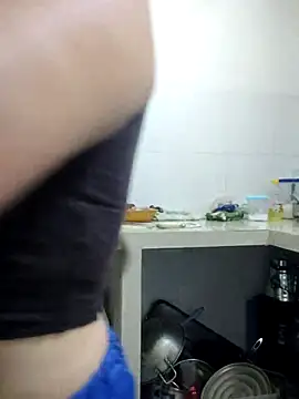 Snapshot of Nala1986 chatting on 10-03-25, 02:36 Nala1986 online show from 10-03-25, 02:36