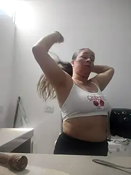 Snapshot of Nala1986 chatting on 10-19-25, 05:02 Nala1986 online show from 10-19-25, 05:02