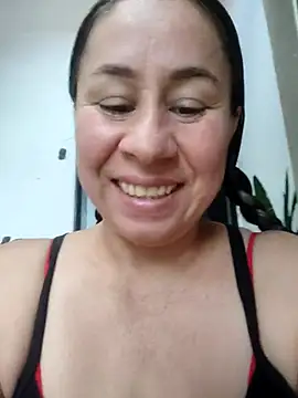 Snapshot of Nala1986 chatting on 10-25-25, 04:35 Nala1986 online show from 10-25-25, 04:35