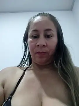 Snapshot of Nala1986 chatting on 10-29-25, 12:35 Nala1986 online show from 10-29-25, 12:35