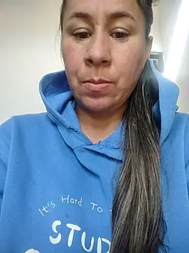 Snapshot of Nala1986 chatting on 10-29-25, 01:35 Nala1986 online show from 10-29-25, 01:35