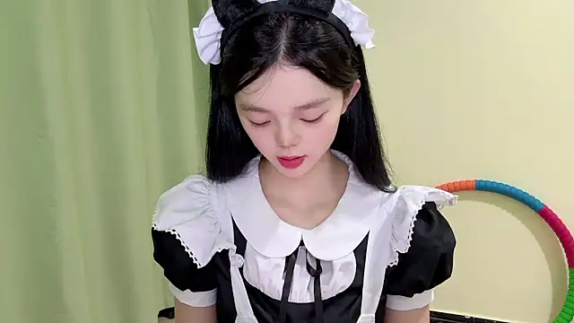 Snapshot of Nicole-13 chatting on 09-16-25, 10:38 Nicole-13 online show from 09-16-25, 10:38