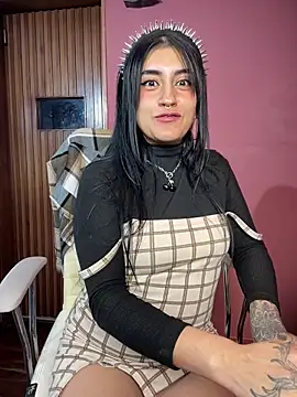 Snapshot of LilithPink_ chatting on 10-13-25, 02:33 LilithPink  online show from 10-13-25, 02:33