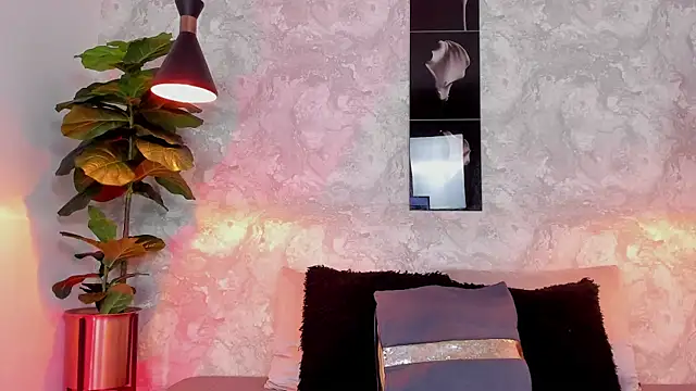 aitana baker  online show from 09-18-25, 05:09