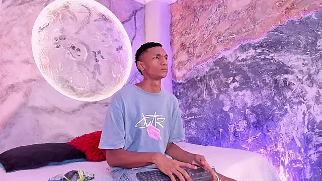 JulienSaint online show from 10-04-25, 05:22