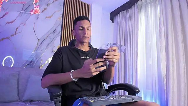 JulienSaint online show from 12-22-25, 12:02