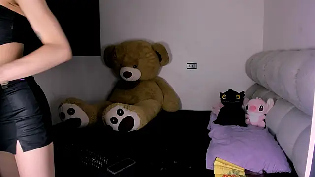 fhalon foxxxys  online show from 07-01-26, 10:09