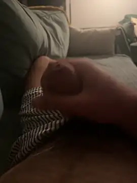 Snapshot of Bigtitsloveshow chatting on 10-28-25, 03:54 Bigtitsloveshow online show from 10-28-25, 03:54