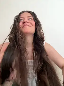 Snapshot of Emilyybennet_ chatting on 05-24-26, 07:30 Emilyybennet online show from 05-24-26, 07:30