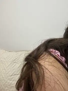 Snapshot of Emilyybennet_ chatting on 05-30-26, 03:03 Emilyybennet online show from 05-30-26, 03:03