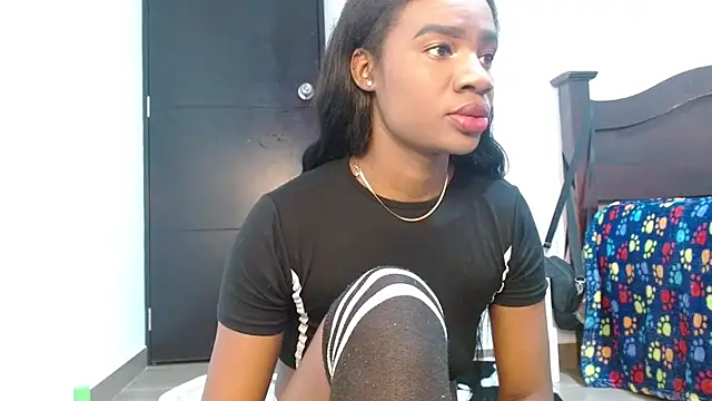 Snapshot of violeta24 chatting on 10-28-25, 10:45 violeta24 online show from 10-28-25, 10:45