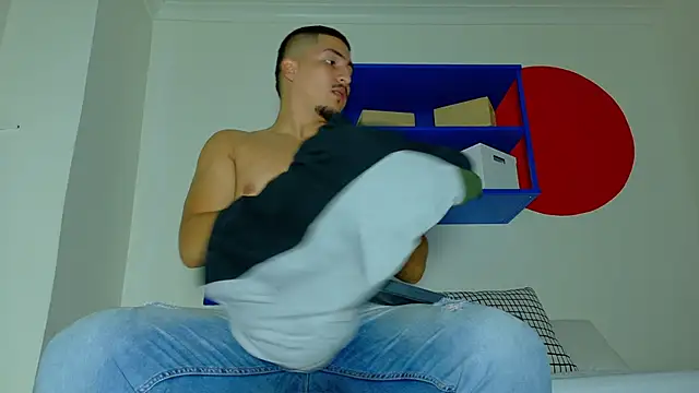 MrFox   online show from 10-15-25, 02:39