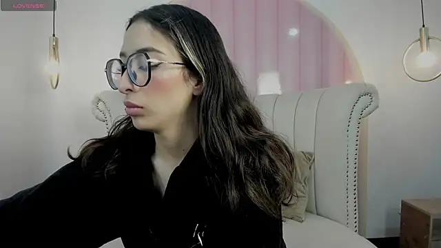 Emilia Bons online show from 11-19-25, 02:06