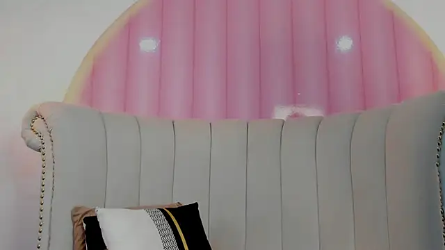 Emilia Bons online show from 12-18-25, 01:55