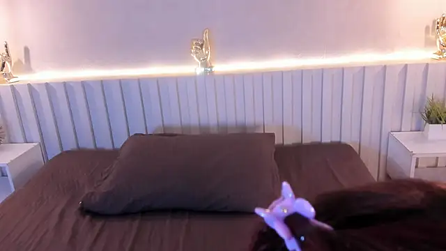 HannahToons online show from 04-11-26, 01:21