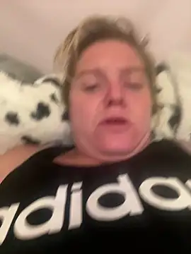 Snapshot of lisamarie4385 chatting on 09-22-25, 12:34 lisamarie4385 online show from 09-22-25, 12:34