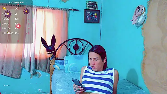 Snapshot of Azley_sweet chatting on 01-17-25, 06:23 Azley sweet online show from 01-17-25, 06:23