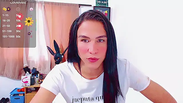 Snapshot of Azley_sweet chatting on 01-25-25, 04:35 Azley sweet online show from 01-25-25, 04:35