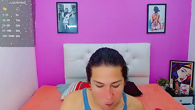 Snapshot of Azley_sweet chatting on 09-16-25, 01:56 Azley sweet online show from 09-16-25, 01:56