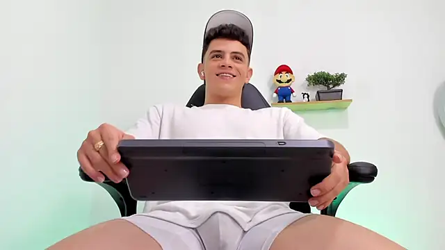 Mikecooper online show from 10-23-25, 01:38