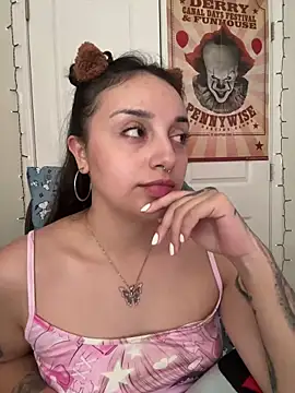 CharmingMaddie online show from 04-18-26, 07:58