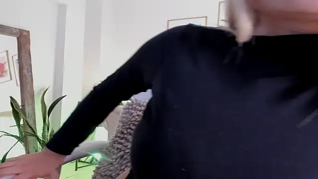 victoria giraldo online show from 12-18-25, 08:31