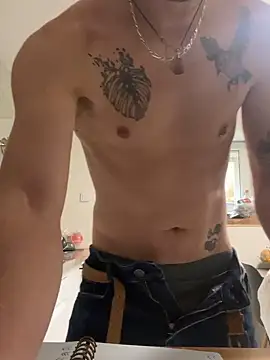 Snapshot of charl-5 chatting on 10-20-25, 09:32 charl-5 online show from 10-20-25, 09:32