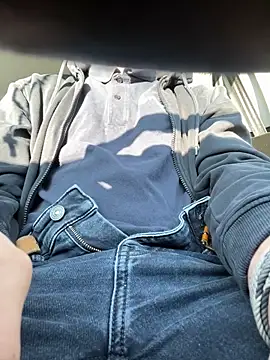 Snapshot of charl-5 chatting on 12-15-25, 12:09 charl-5 online show from 12-15-25, 12:09