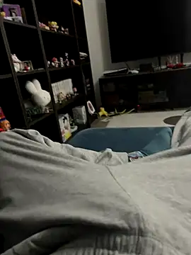 Snapshot of Frankieyyy1 chatting on 12-18-25, 04:24 Frankieyyy1 online show from 12-18-25, 04:24