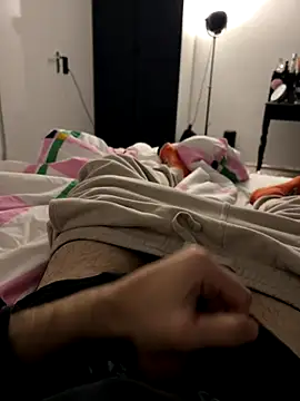 Snapshot of Frankieyyy1 chatting on 12-20-25, 10:06 Frankieyyy1 online show from 12-20-25, 10:06