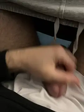 Snapshot of Frankieyyy1 chatting on 02-12-26, 01:33 Frankieyyy1 online show from 02-12-26, 01:33