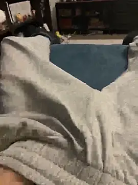 Snapshot of Frankieyyy1 chatting on 02-13-26, 11:23 Frankieyyy1 online show from 02-13-26, 11:23