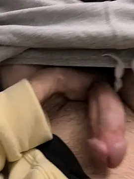 Snapshot of Frankieyyy1 chatting on 02-17-26, 05:52 Frankieyyy1 online show from 02-17-26, 05:52