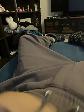 Snapshot of Frankieyyy1 chatting on 02-22-26, 06:57 Frankieyyy1 online show from 02-22-26, 06:57