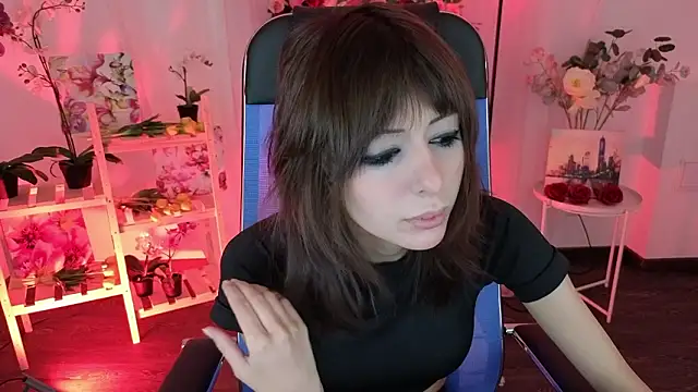 Snapshot of CrystallBloom chatting on 01-15-26, 07:28 CrystallBloom online show from 01-15-26, 07:28