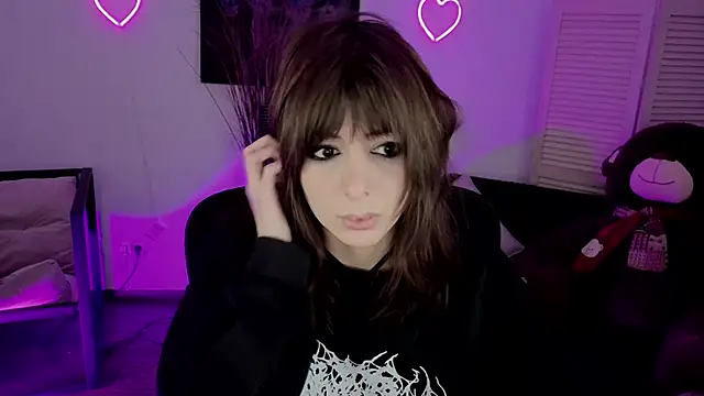 Snapshot of CrystallBloom chatting on 02-08-26, 02:09 CrystallBloom online show from 02-08-26, 02:09