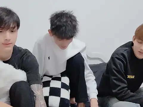 xiaojie2563 online show from 11-13-25, 09:41