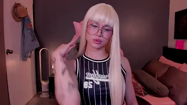 Snapshot of sasharoyale chatting on 10-08-25, 11:57 sasharoyale online show from 10-08-25, 11:57