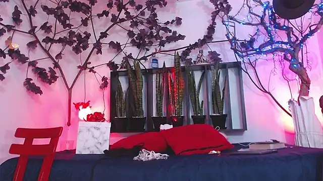 lola foox online show from 10-31-25, 02:18