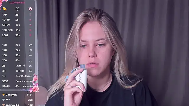 Snapshot of AngelAnty chatting on 10-13-25, 03:23 AngelAnty online show from 10-13-25, 03:23