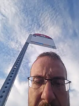 Snapshot of MEAT4urGRILL chatting on 10-17-25, 01:35 MEAT4urGRILL online show from 10-17-25, 01:35