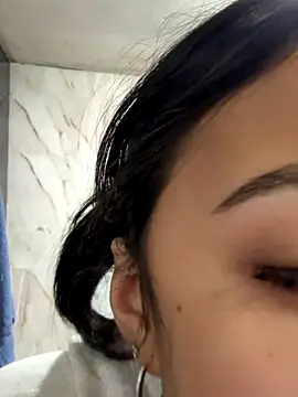 lynn9000 online show from 11-22-25, 01:04