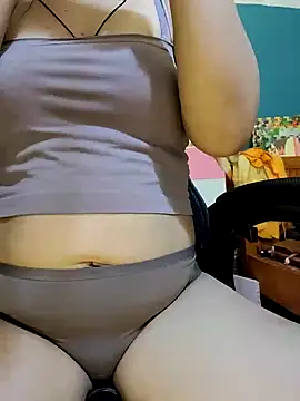 Snapshot of Bee_sweet chatting on 10-27-25, 03:38 Bee sweet online show from 10-27-25, 03:38