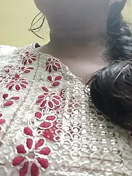 Snapshot of Monika_Telugu_Girl chatting on 10-15-25, 04:40 Monika Telugu Girl online show from 10-15-25, 04:40