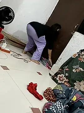 Snapshot of hiddennisha chatting on 10-18-25, 01:56 hiddennisha online show from 10-18-25, 01:56