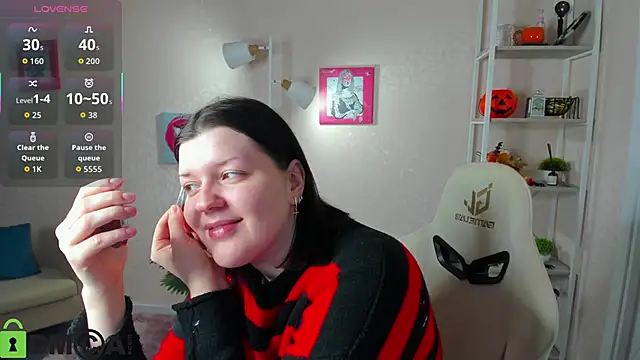 Snapshot of Michele_Greenn chatting on 11-26-25, 03:35 Michele Greenn online show from 11-26-25, 03:35