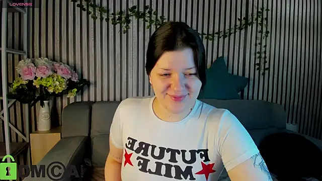 Snapshot of Michele_Greenn chatting on 12-03-25, 01:02 Michele Greenn online show from 12-03-25, 01:02