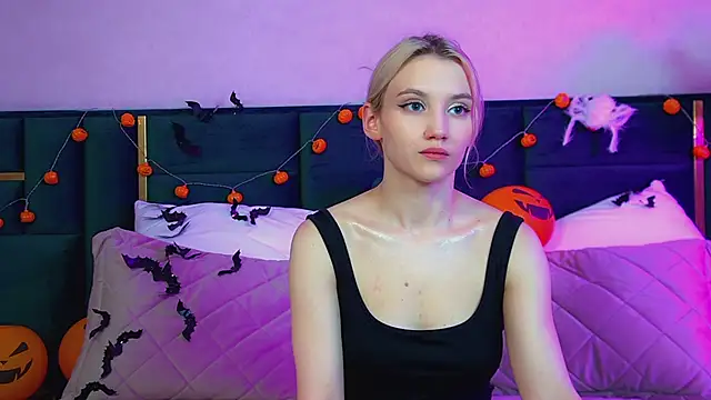 StacyEvances online show from 10-24-25, 06:04